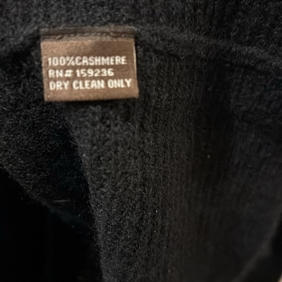 J. McLaughlin Black Turtleneck Sweater Classic Knit - 100% cashmere - Picture 3 of 5